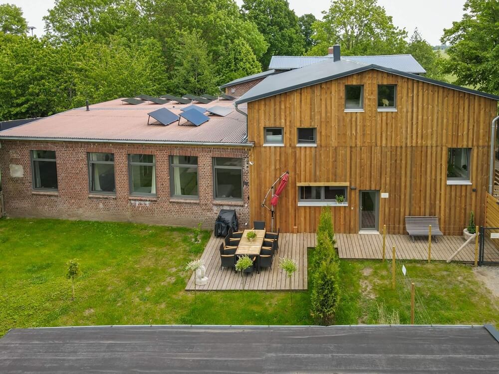Außenansicht mit Terrasse der NordseeKaten Ferienwohnung GästeKate in Wewelsfleth