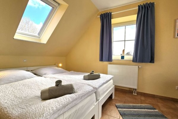 FeHa Sandregenpfeifer Schlafzimmer OG mit Balkon.png