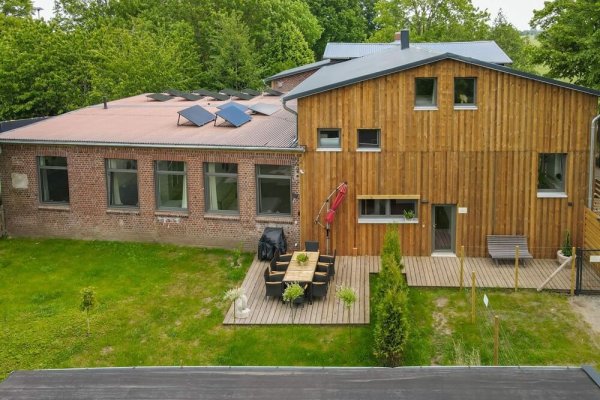 ferienhaus-gaestekate-außenansicht-terrasse