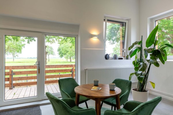 ferienhaus-gaestekate-wohnbereich-vorderer-terrasseneingang(2)